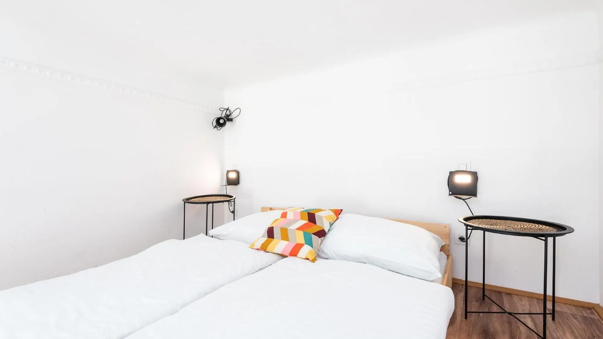 Hybernska Apartments By Pragueforyou 0*, Prag